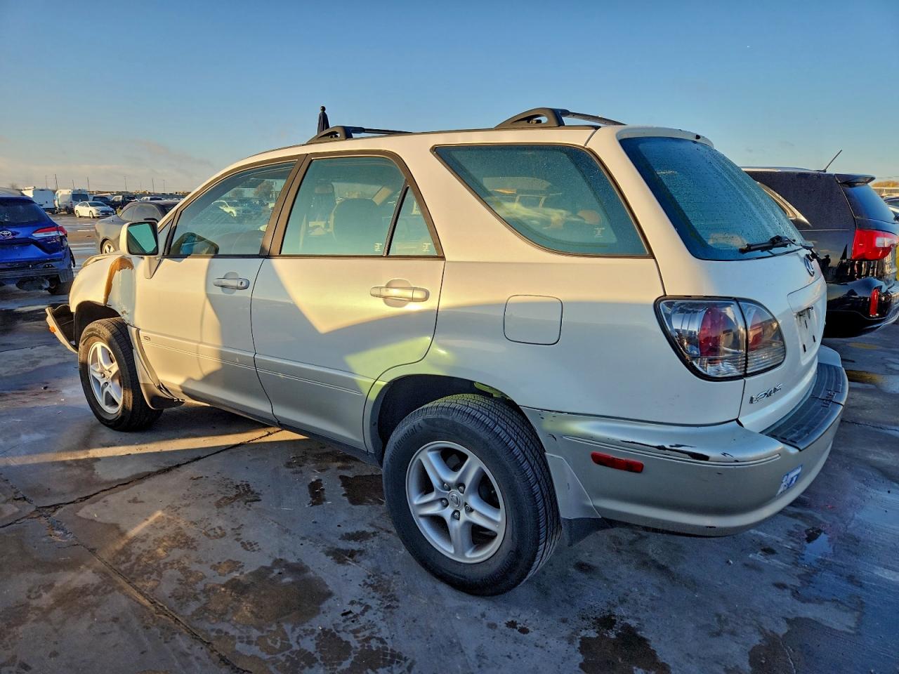 Lexus RX 300 Image 2