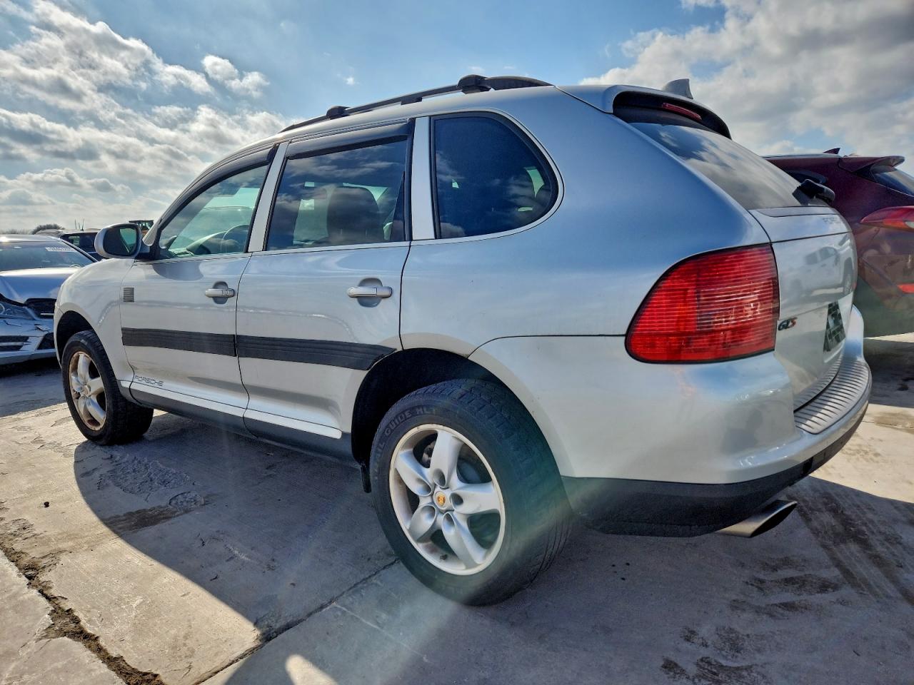 Porsche Cayenne S Image 4