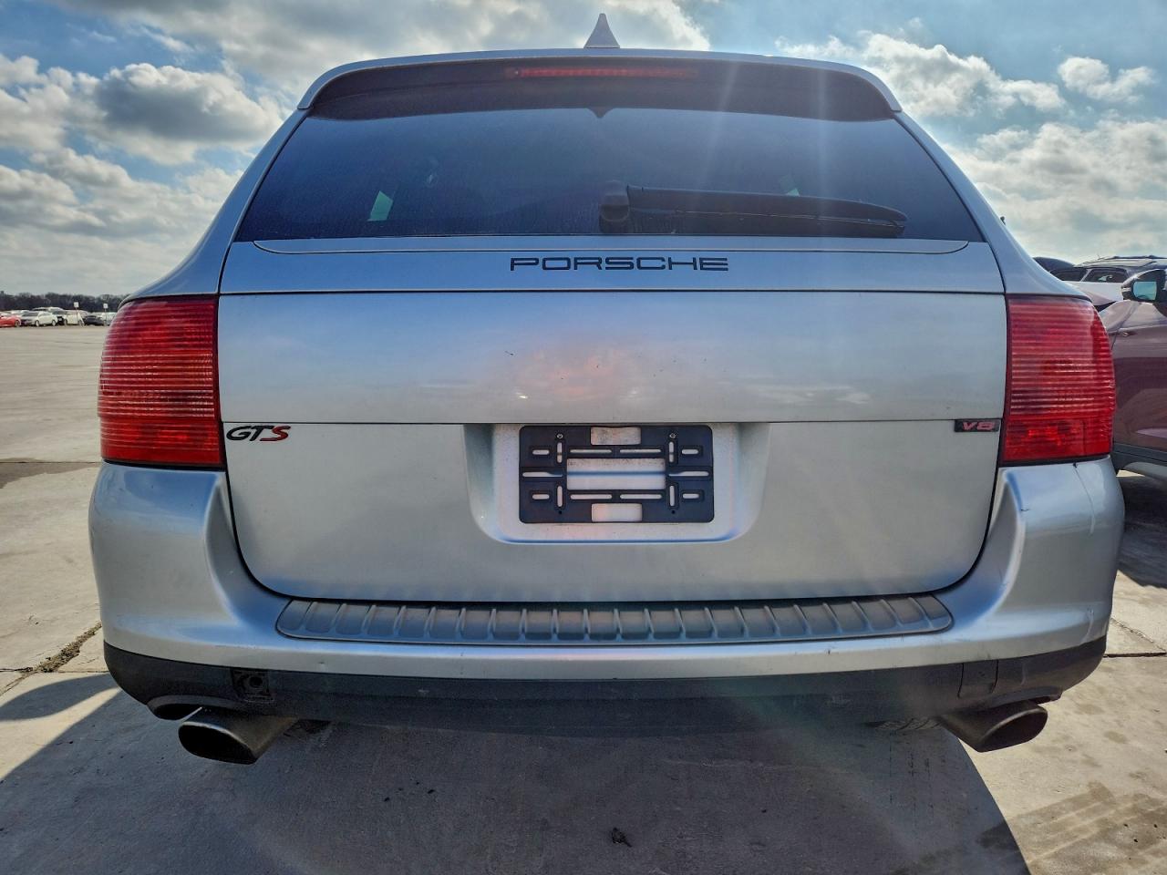 Porsche Cayenne S Image 8