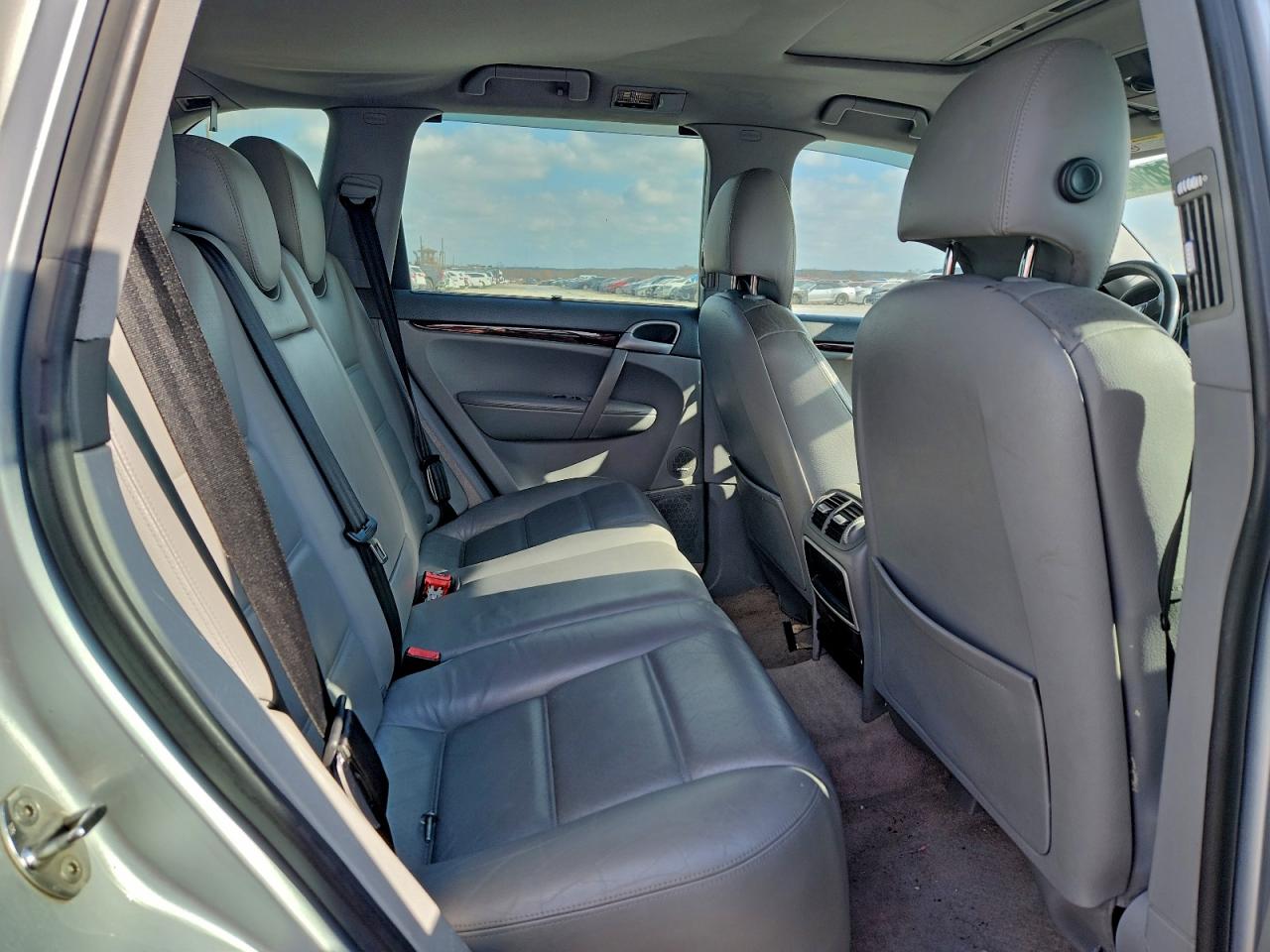 Porsche Cayenne S Image 10