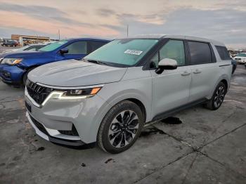  Salvage Kia Carnival