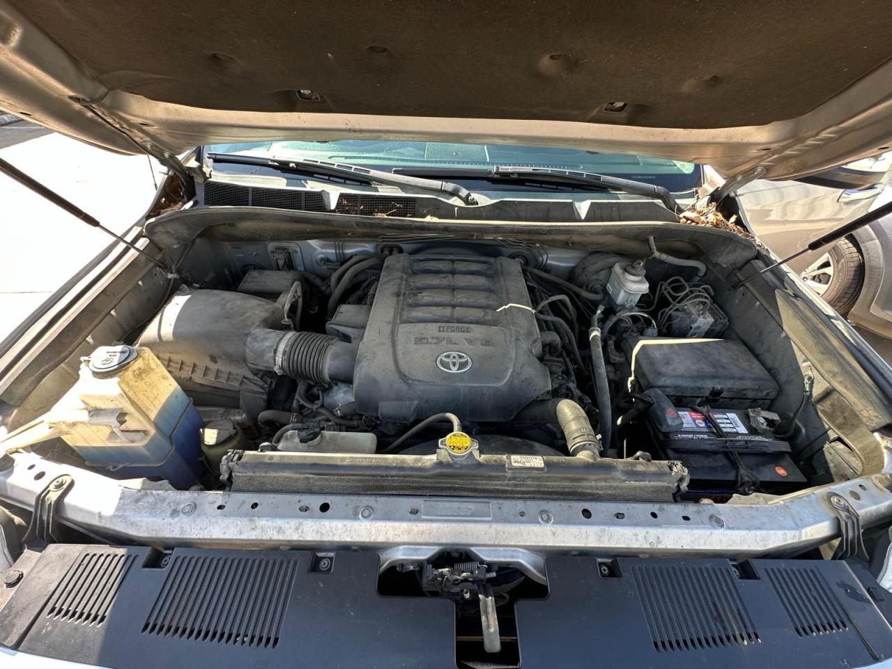 Toyota Tundra Crewmax Limited Image 2