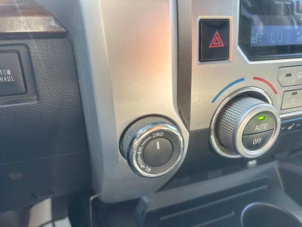 Toyota Tundra Crewmax Limited Image 12