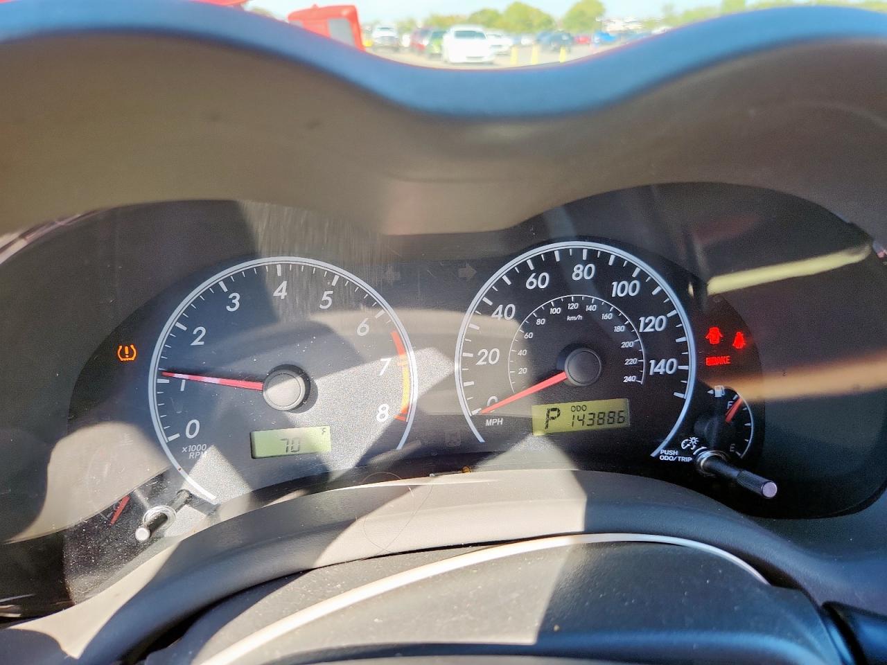 Toyota Corolla Base Image 2