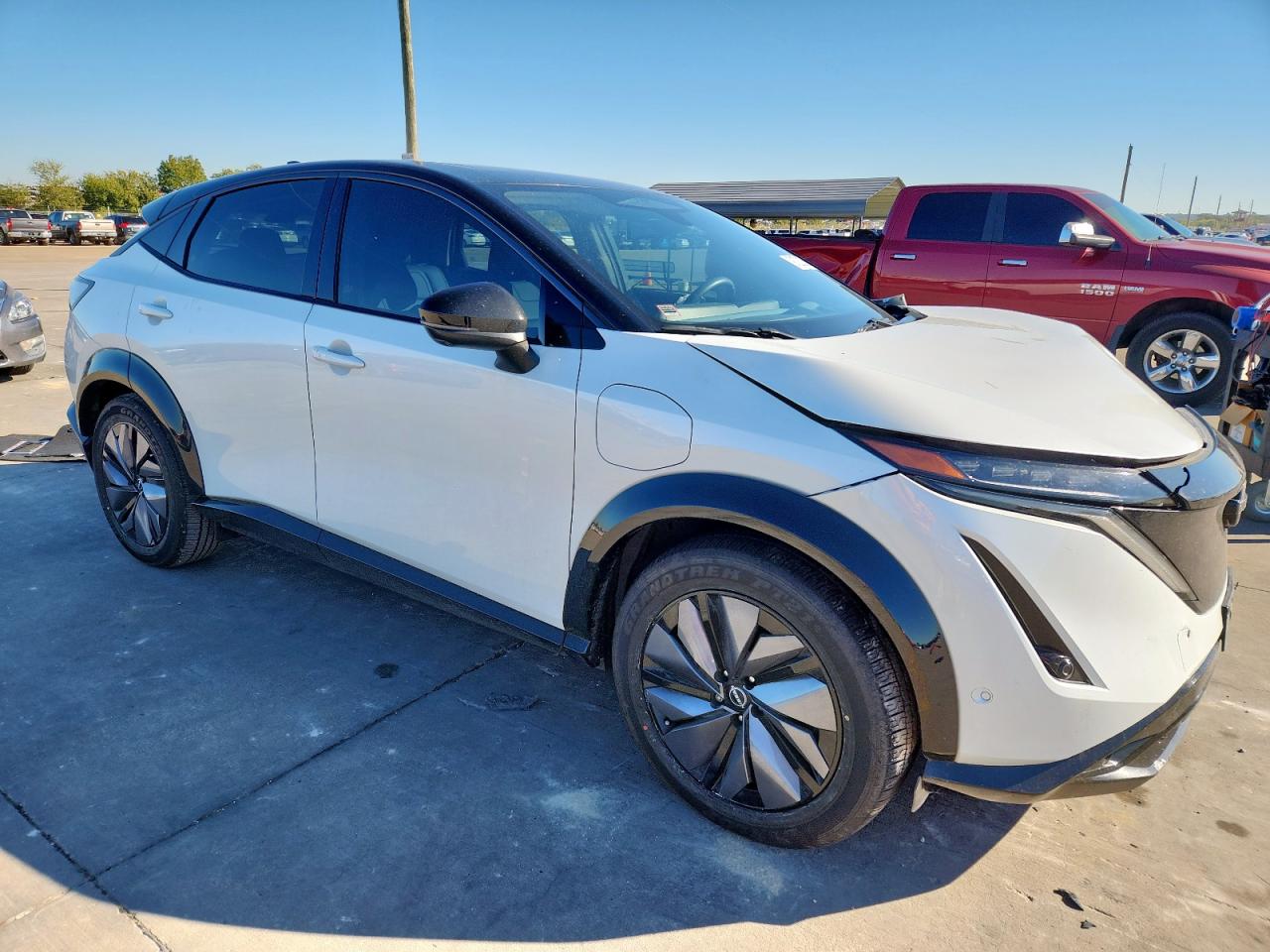 Nissan Ariya Platinum + Image 3