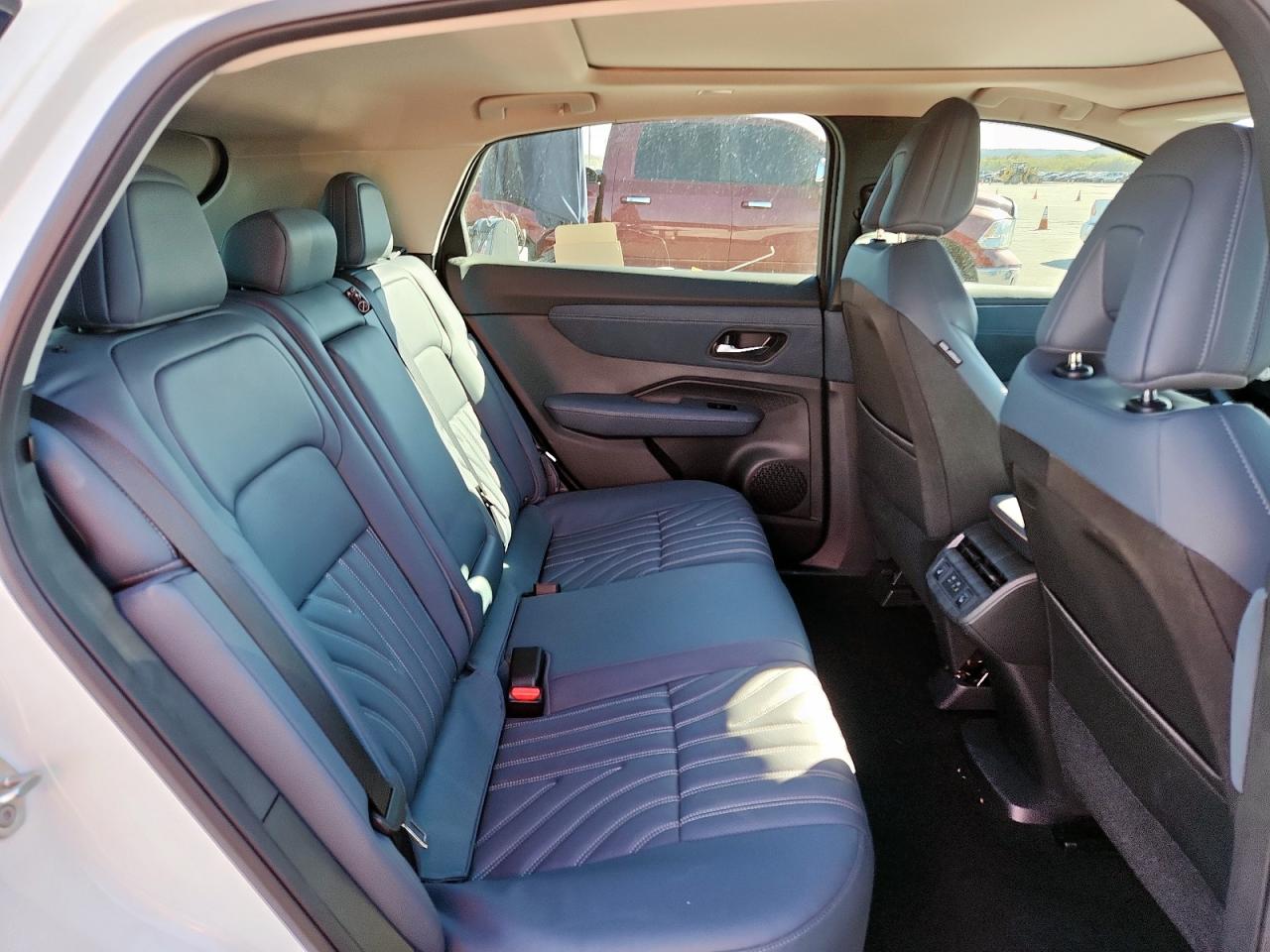 Nissan Ariya Platinum + Image 11