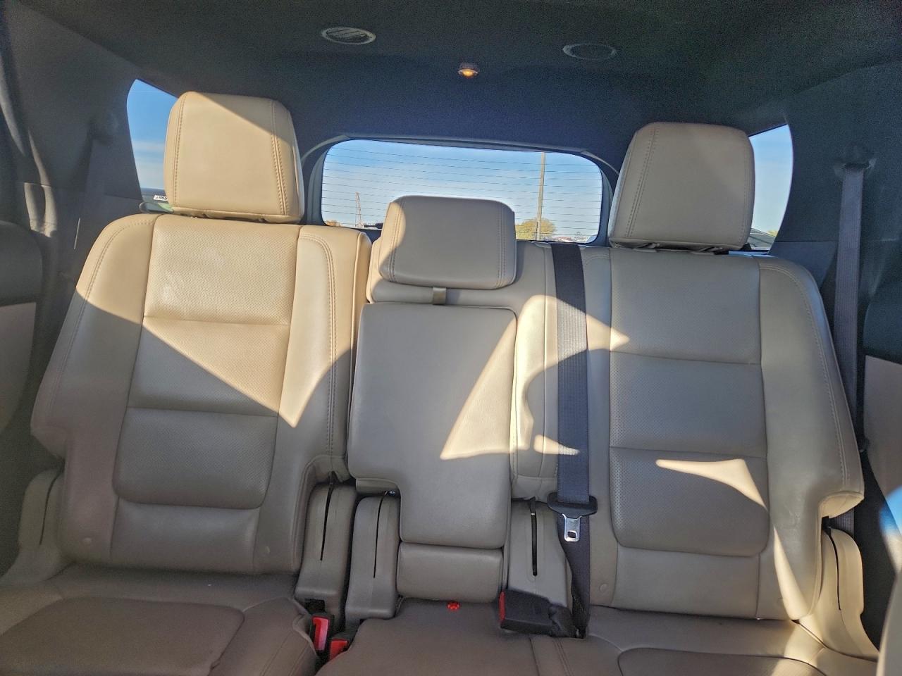 Ford Explorer Limited Image 11