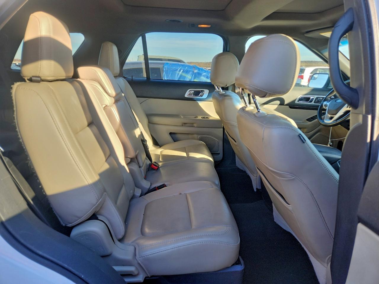 Ford Explorer Limited Image 8