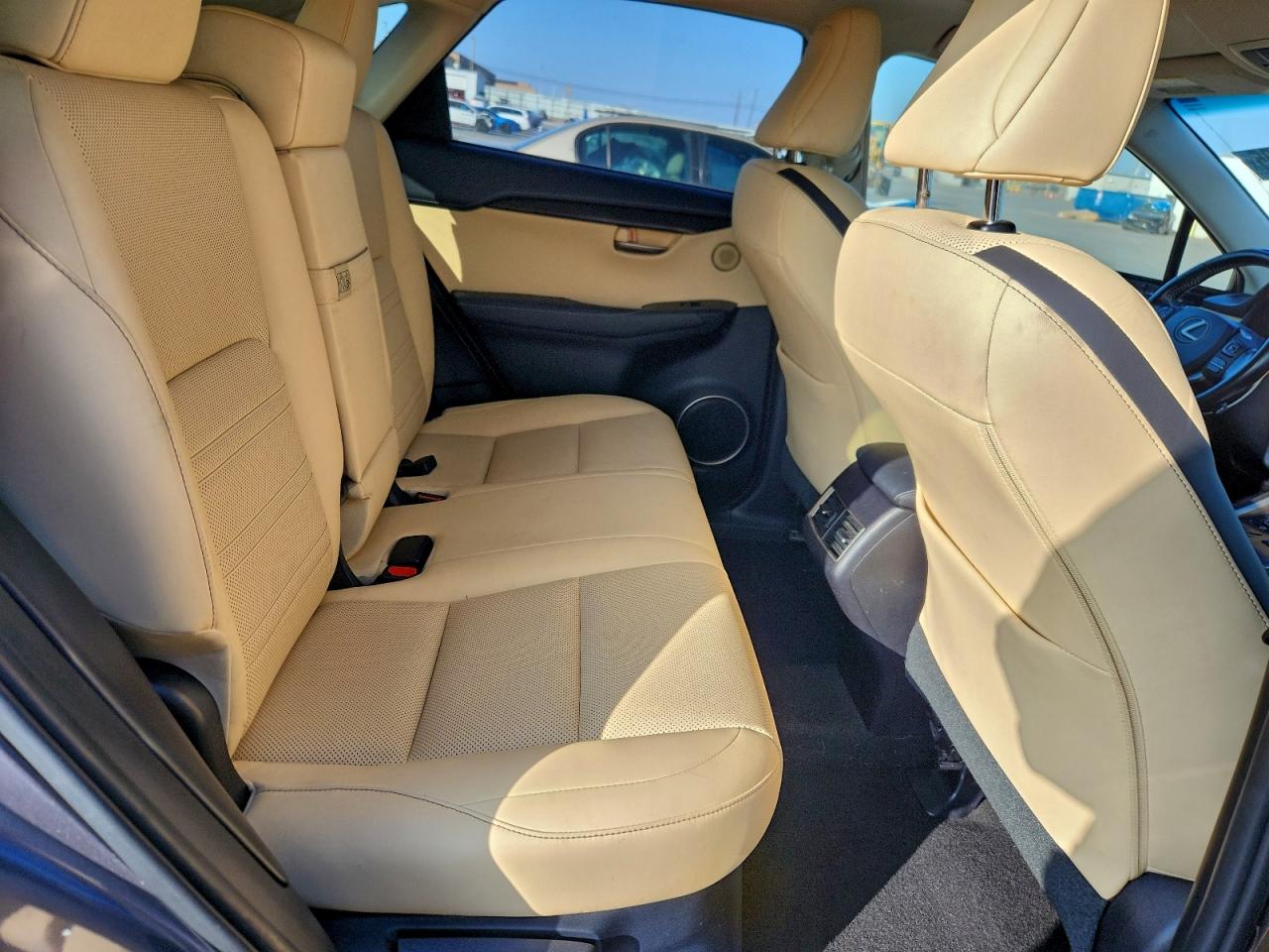 Lexus NX 300h Image 7