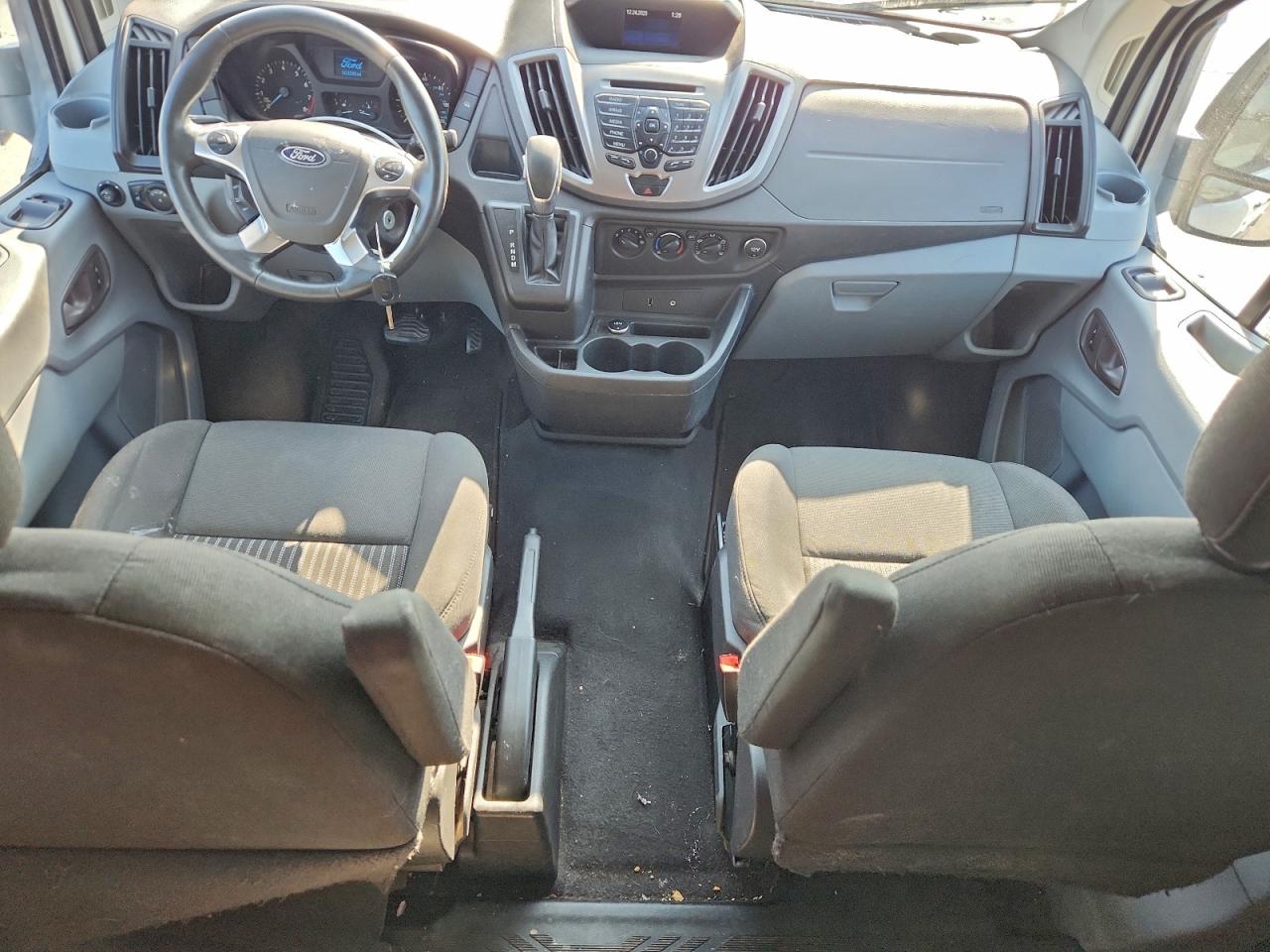 Ford Transit T-350 Image 9