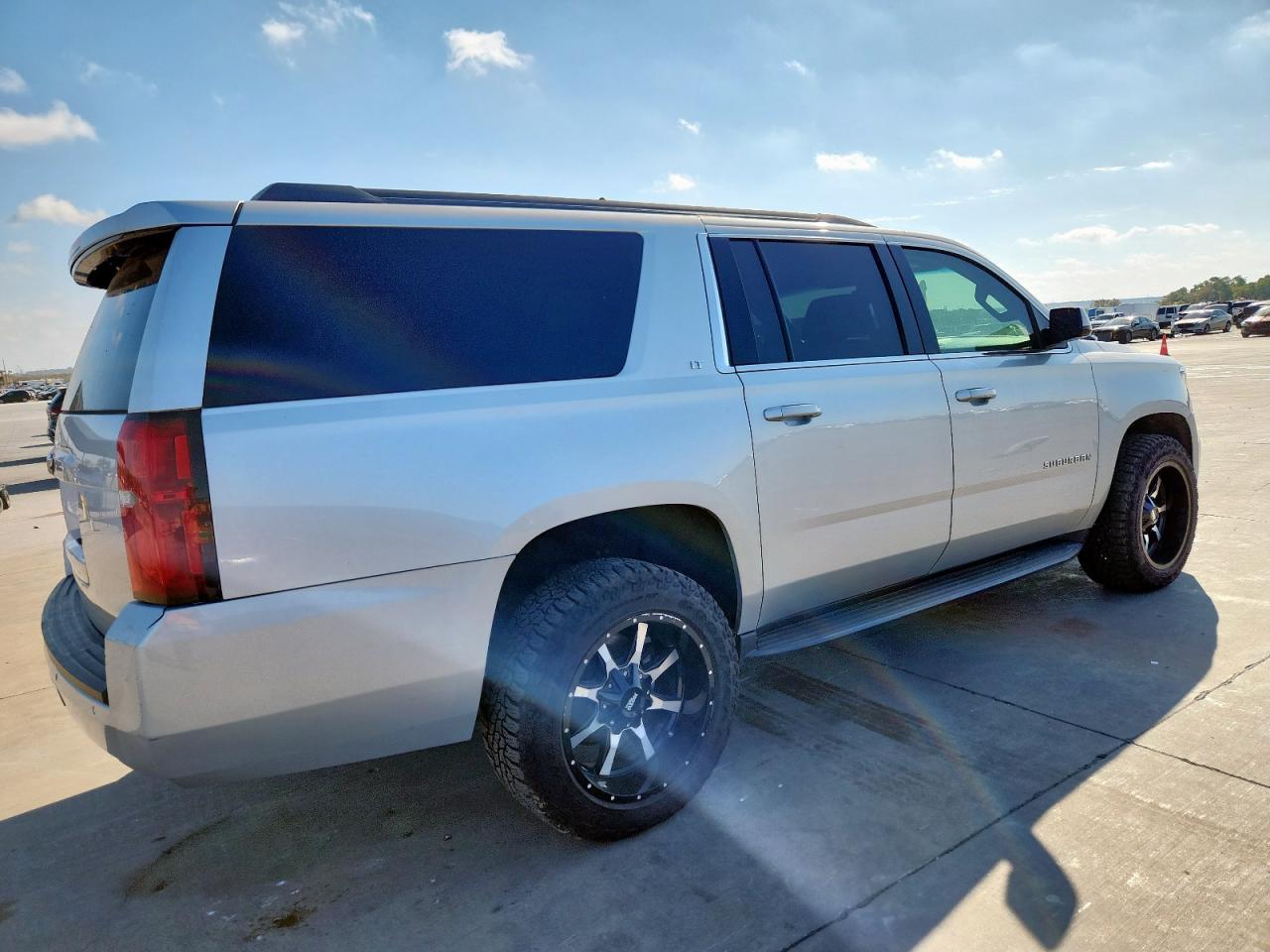 Chevrolet Suburban K1500 Lt Image 3