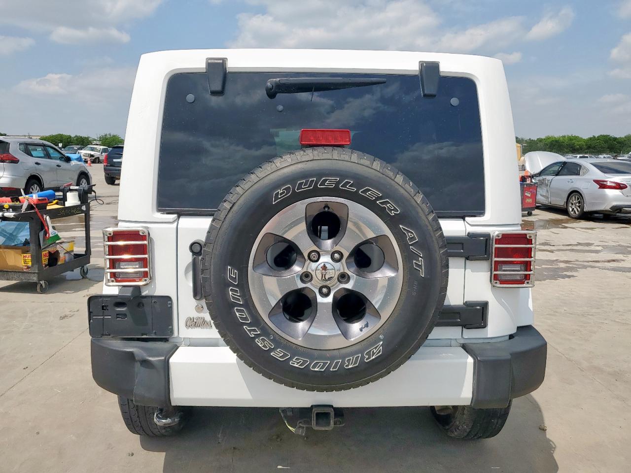 Jeep Wrangler Sahara Image 12