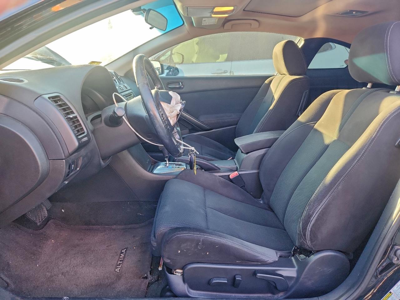 Nissan Altima S Image 8