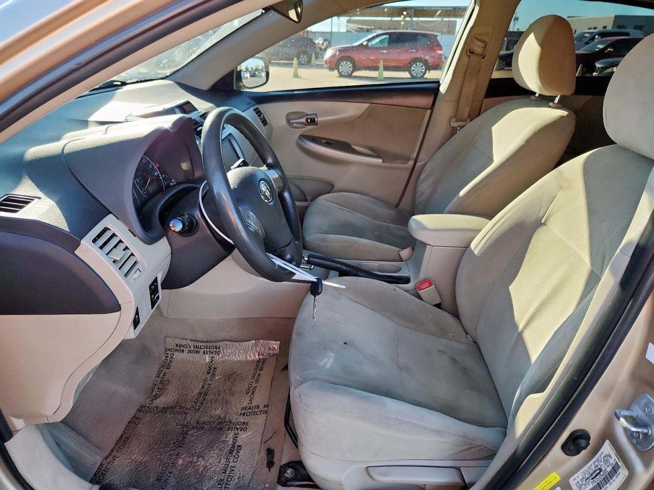 Toyota Corolla Base Image 10