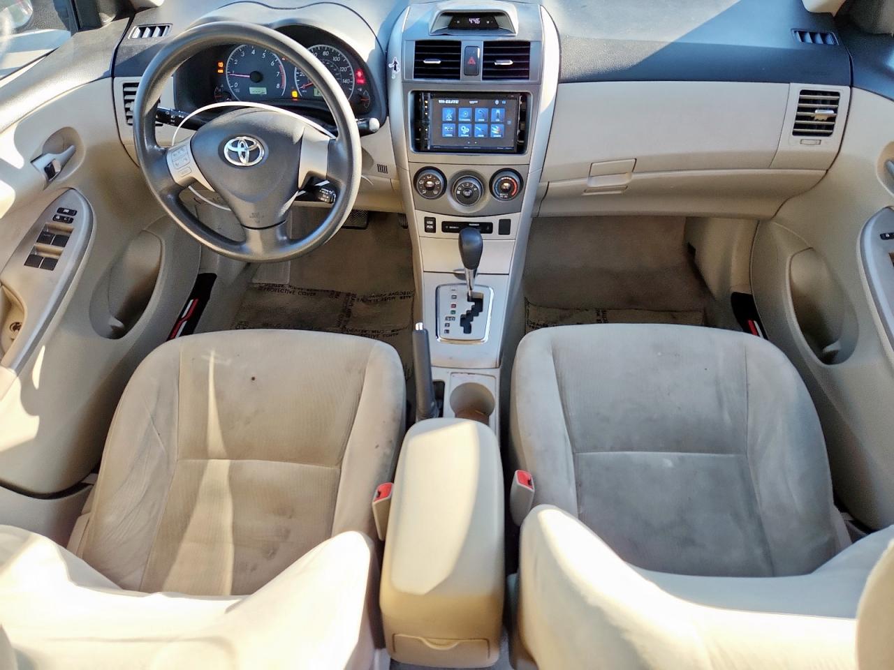 Toyota Corolla Base Image 12