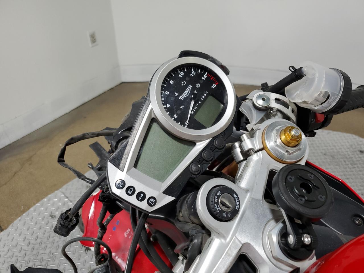 Triumph Motorcycle Daytona 675 Image 7