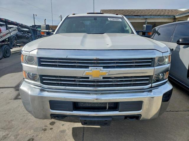Chevrolet Silverado C3500 Image 4