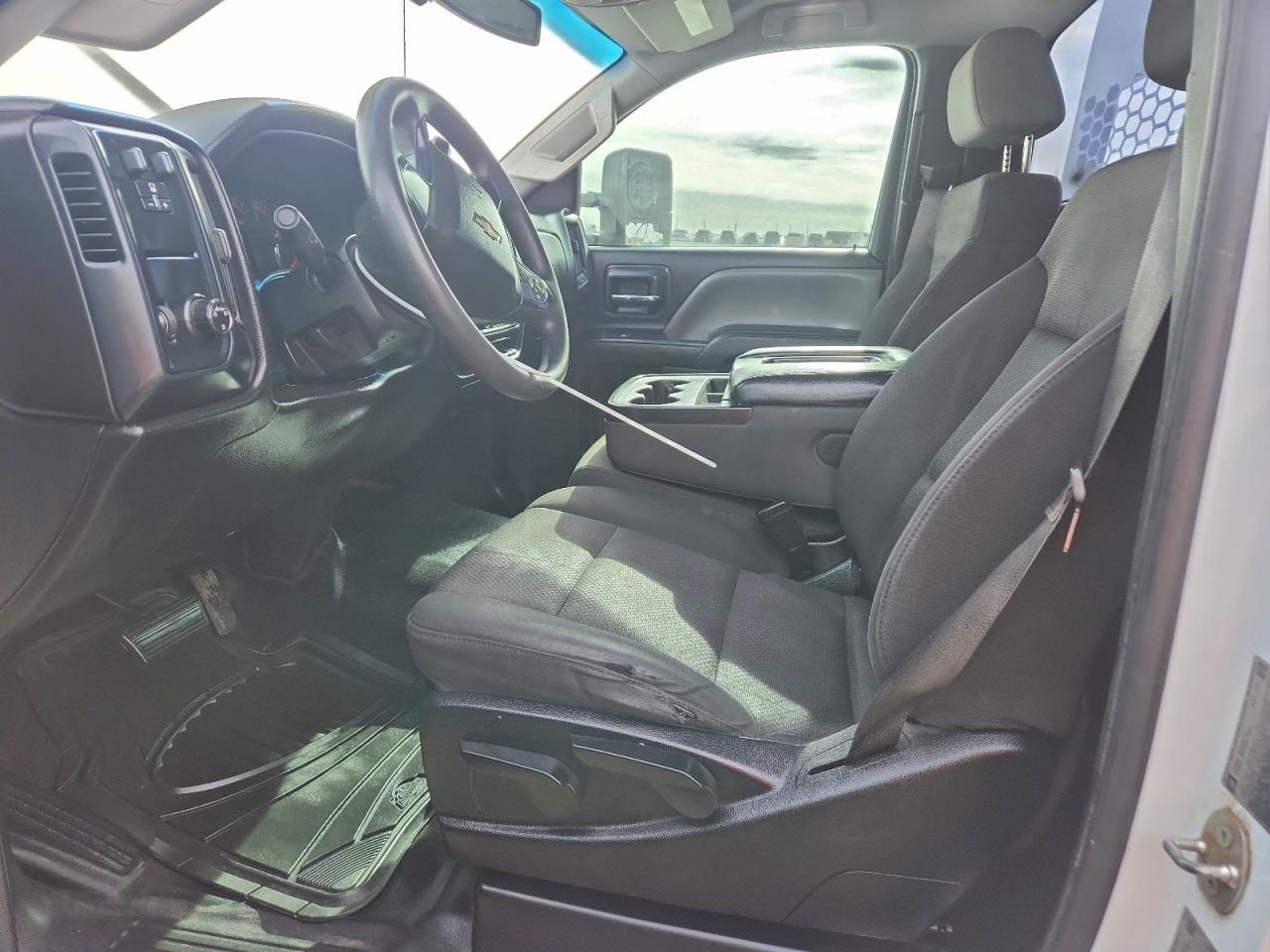 Chevrolet Silverado C3500 Image 8