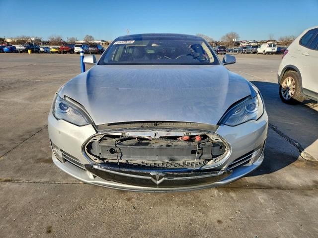 Tesla Model S Image 6