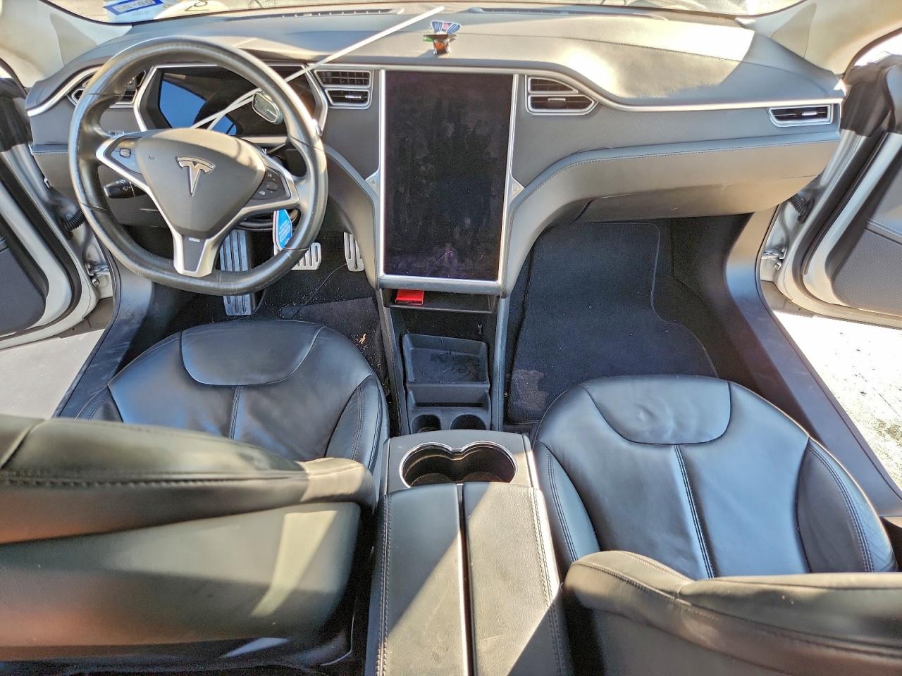 Tesla Model S Image 8