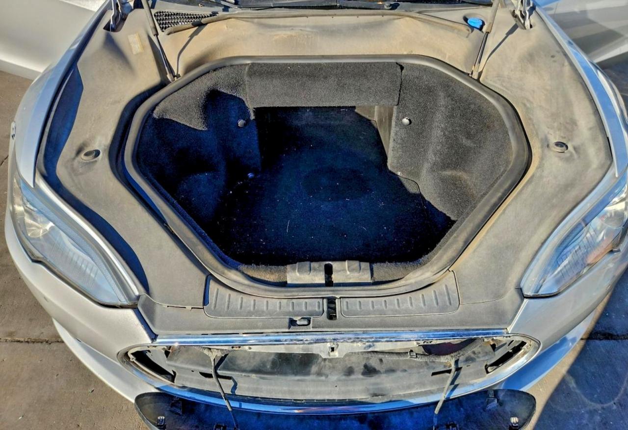 Tesla Model S Image 7