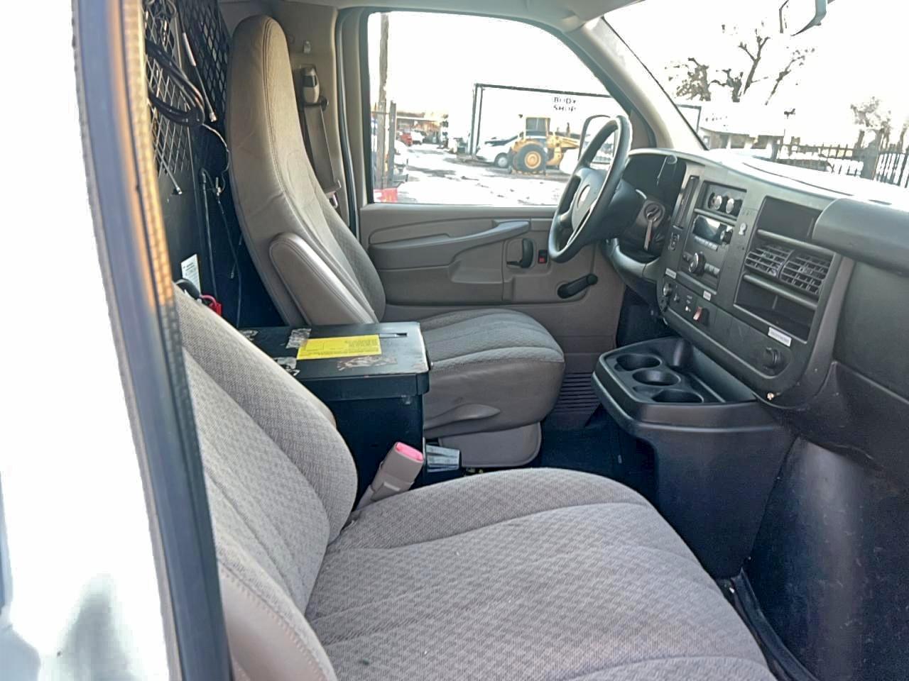 Chevrolet Express Image 7