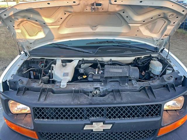 Chevrolet Express Image 9