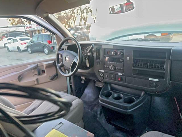 Chevrolet Express Image 3