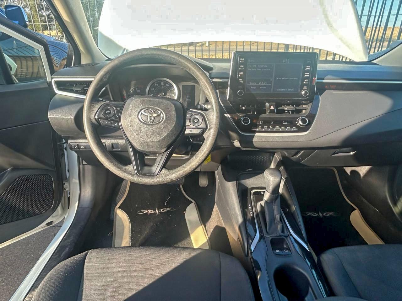 Toyota Corolla Le Image 10