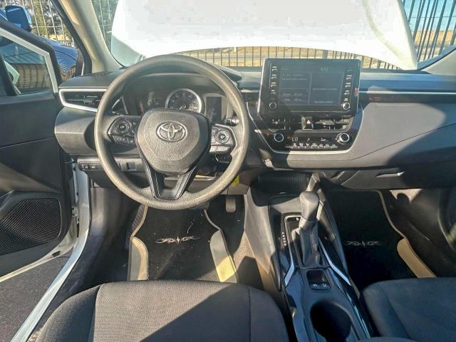 Toyota Corolla Le Image 10