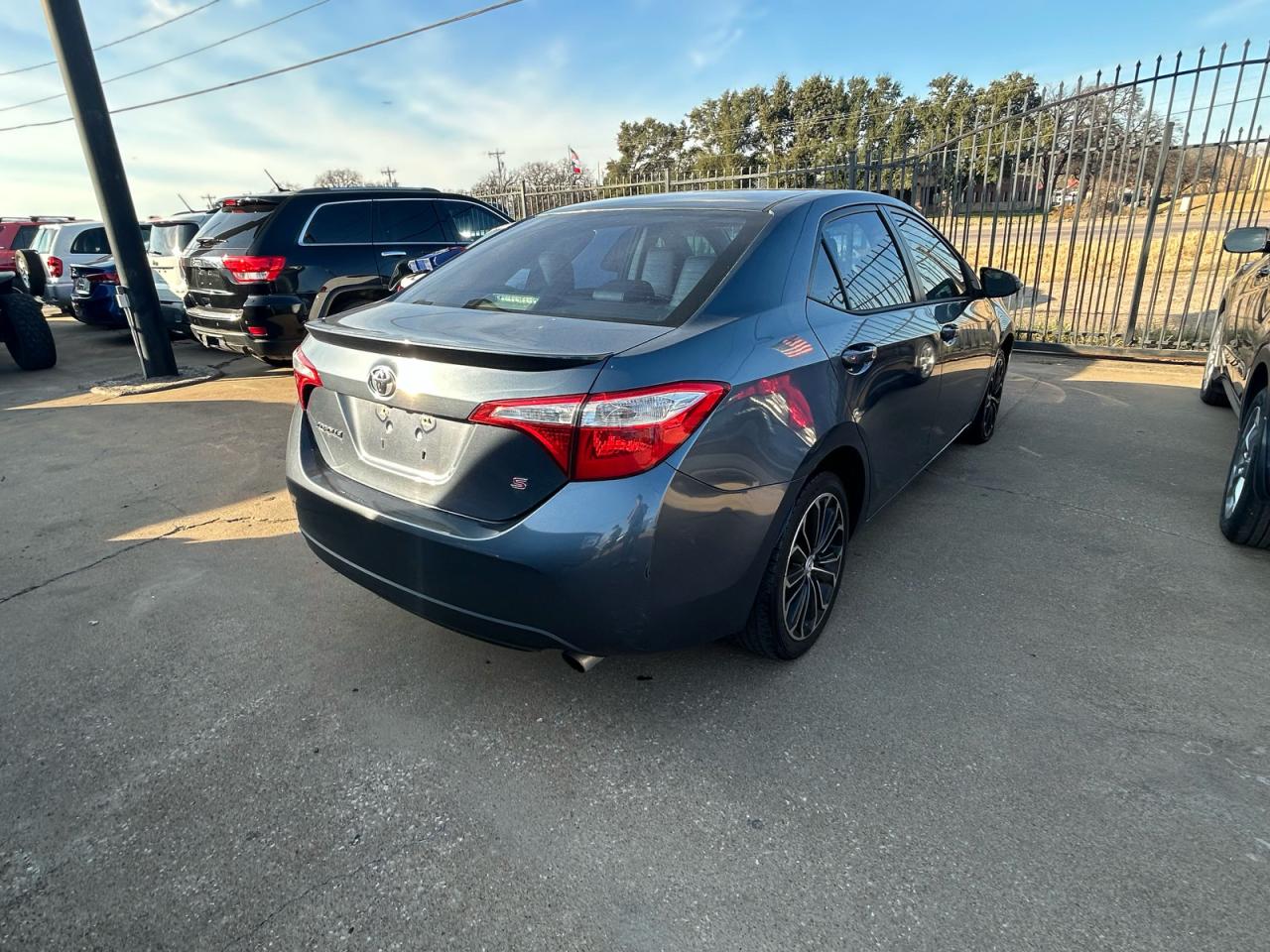 Toyota Corolla L Image 6