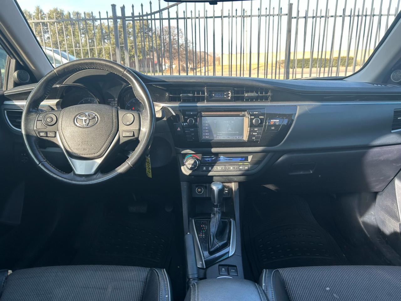 Toyota Corolla L Image 8