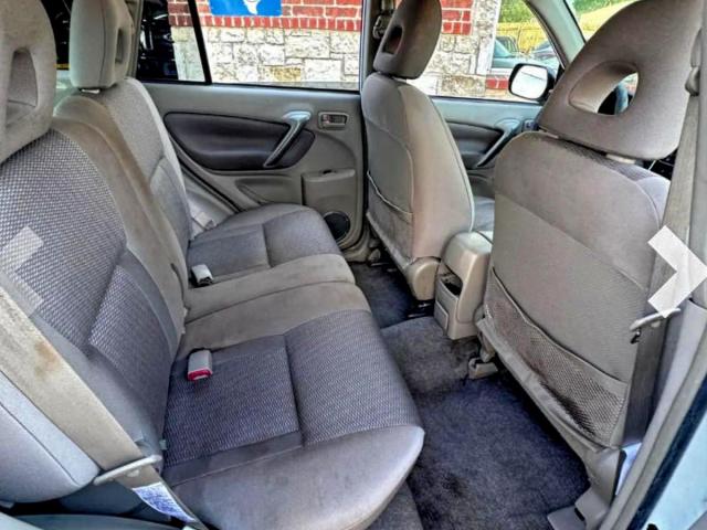 Toyota RAV4 Image 10