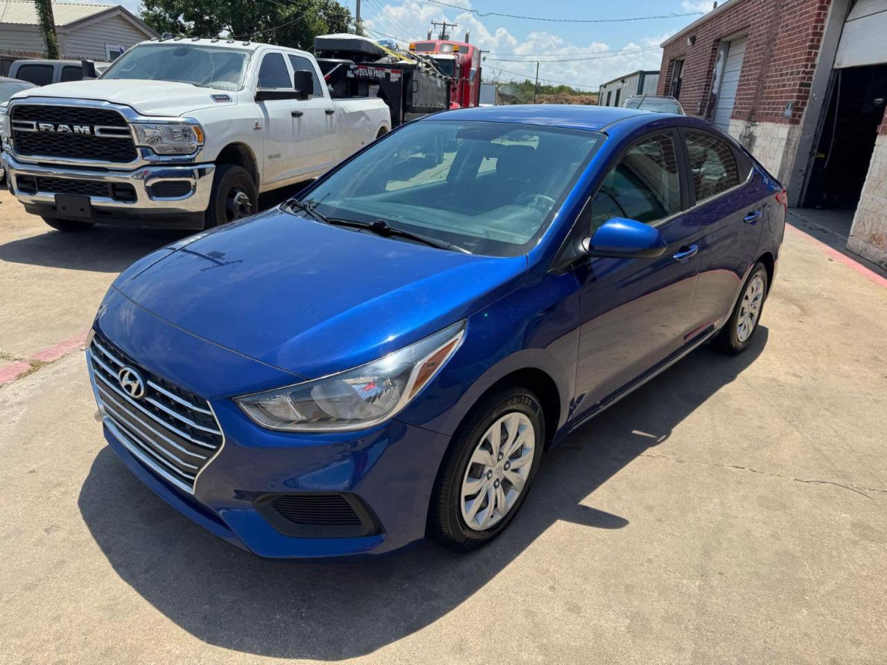 Hyundai ACCENT Se Image 8