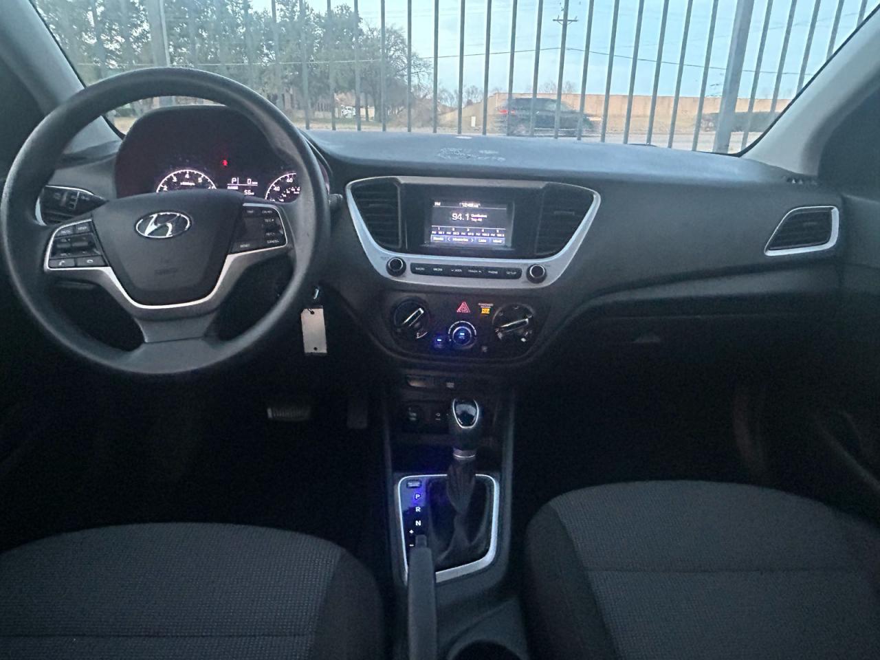 Hyundai ACCENT Se Image 7
