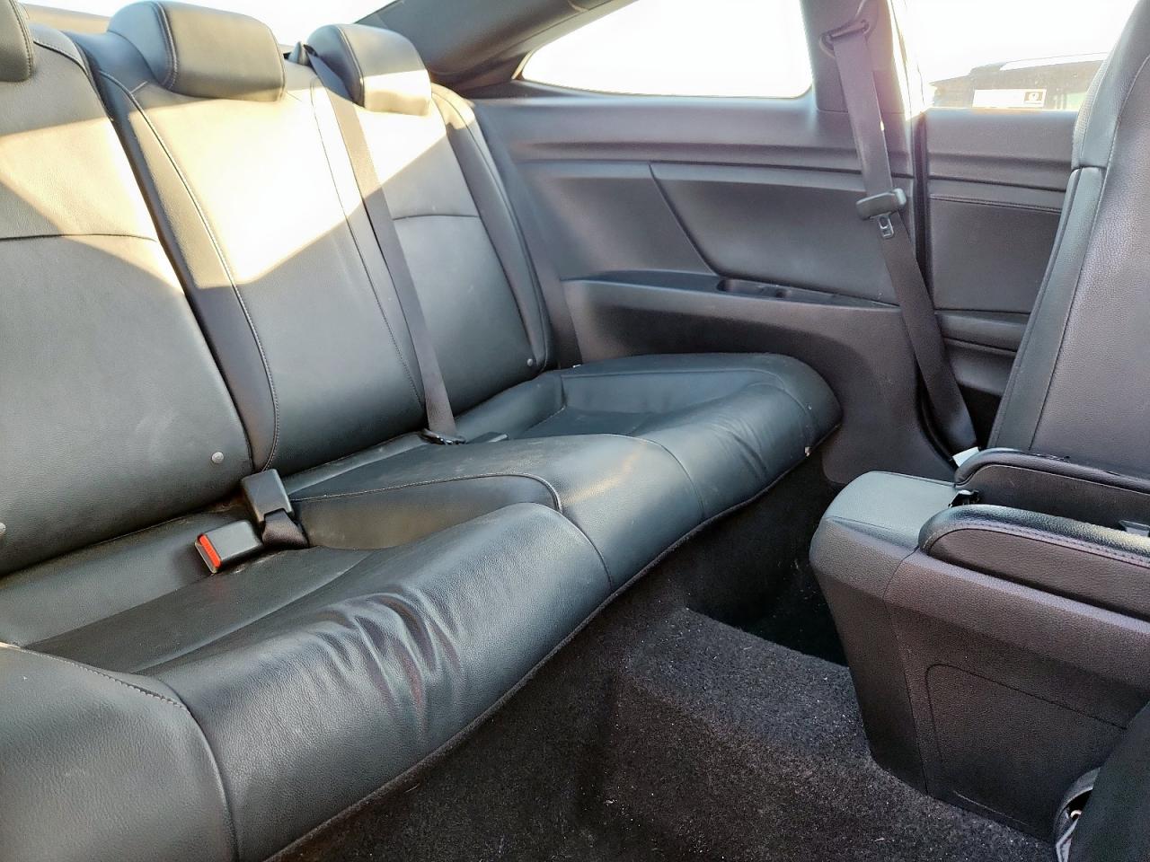 Honda Civic Touring Image 2