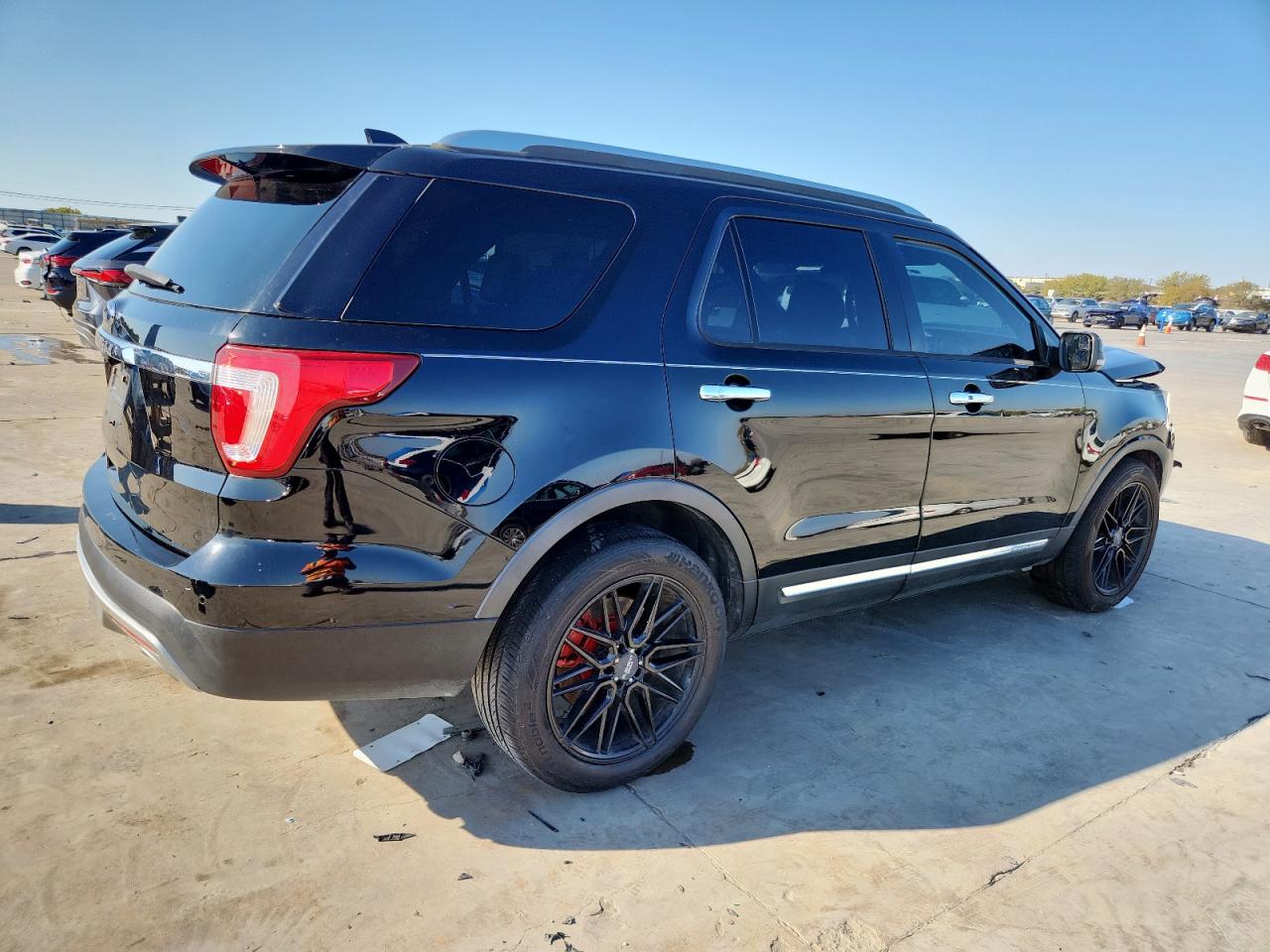 Ford Explorer Limited Image 4