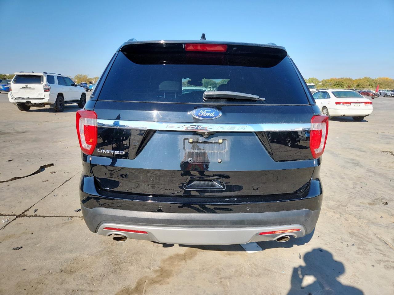 Ford Explorer Limited Image 5