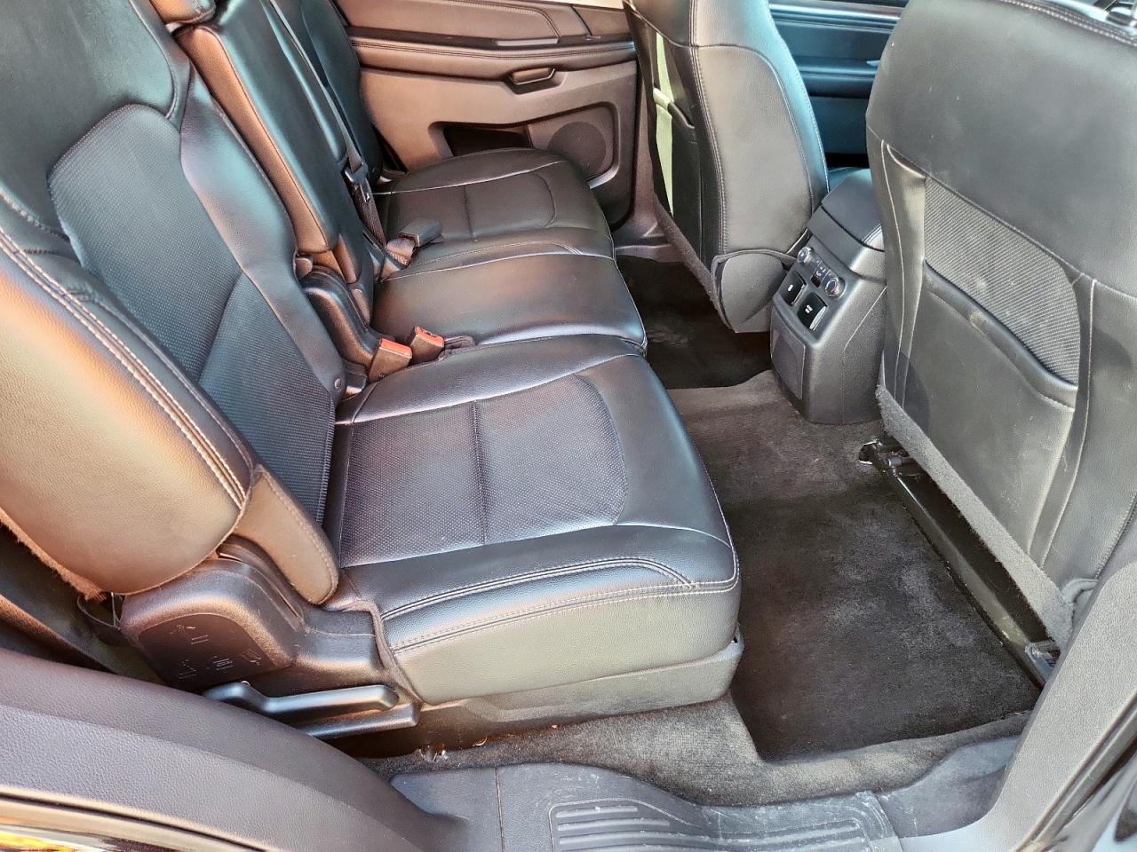 Ford Explorer Limited Image 8