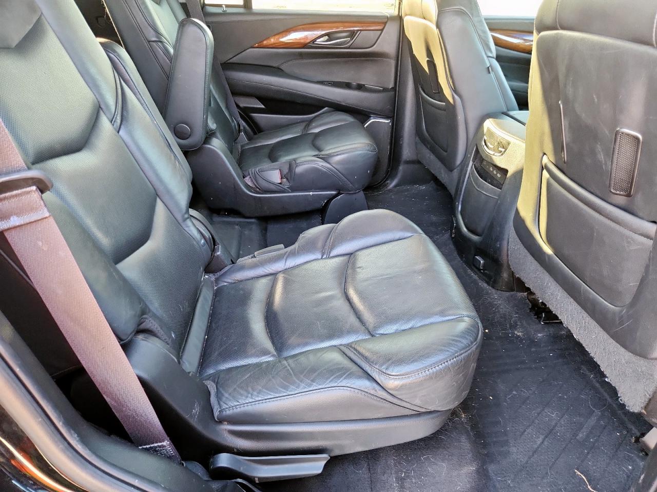 Cadillac Escalade Luxury Image 3