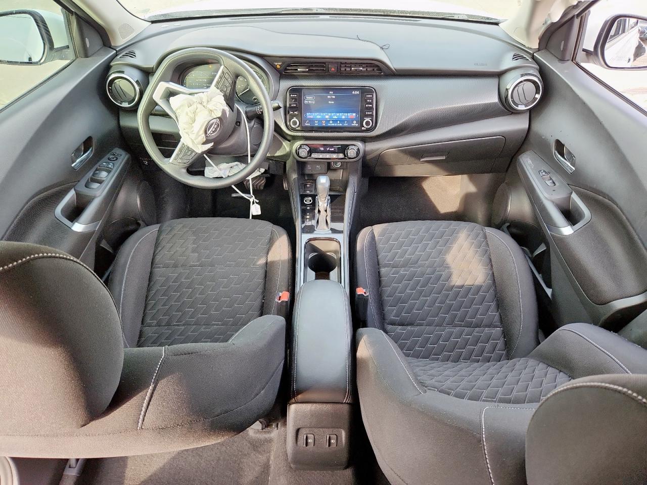 Nissan Kicks Sv Image 11