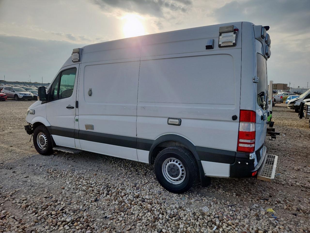 Mercedes-Benz Sprinter 2500 Image 10