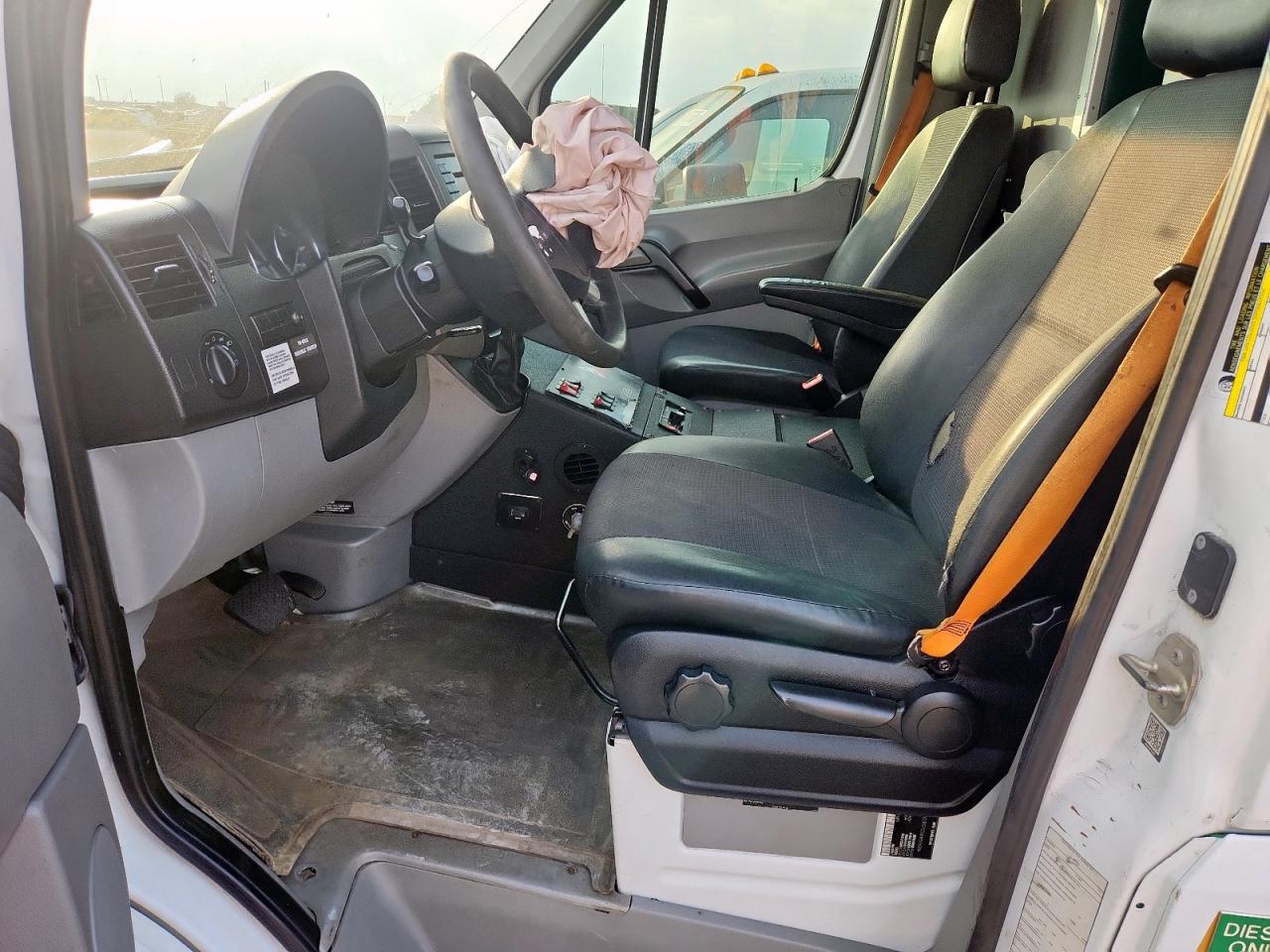 Mercedes-Benz Sprinter 2500 Image 6