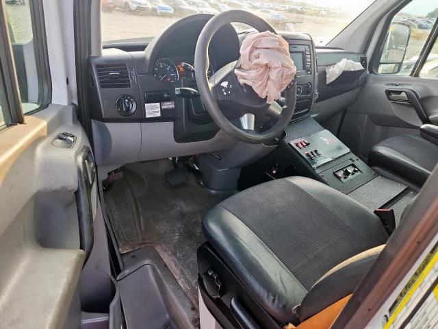 Mercedes-Benz Sprinter 2500 Image 2