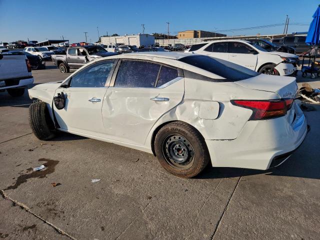 Nissan Altima S Image 6