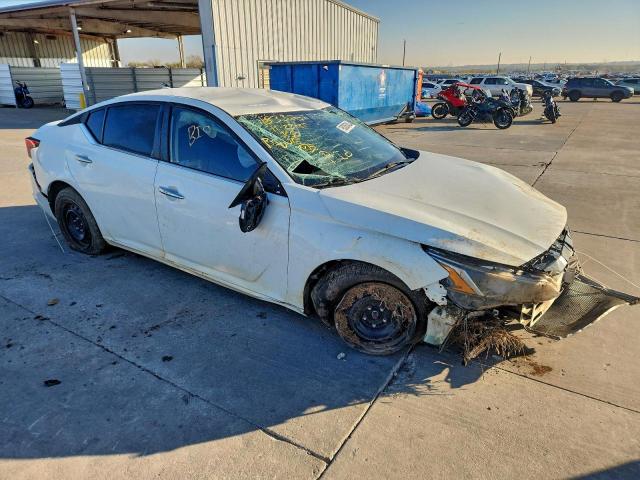 Nissan Altima S Image 5