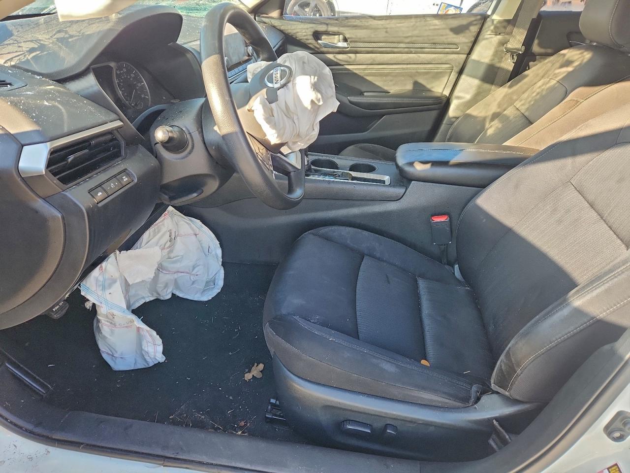 Nissan Altima S Image 7