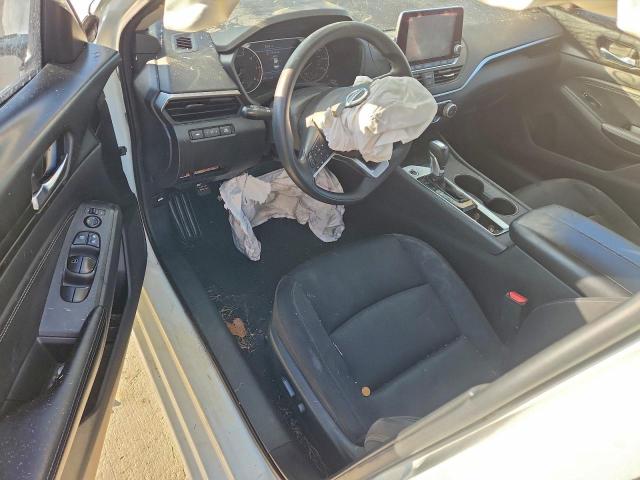 Nissan Altima S Image 9