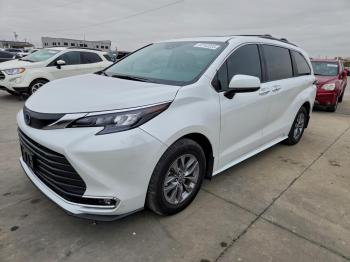  Salvage Toyota Sienna