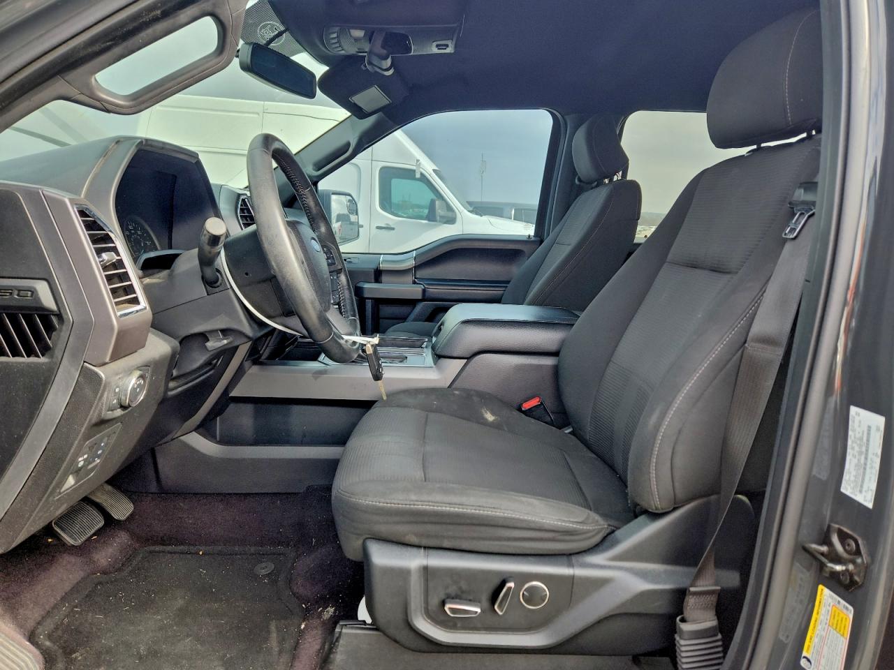 Ford F-150 Supercrew Image 9